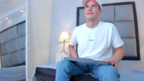 axel_wolfe online show from July 2026 08:33:02 PM