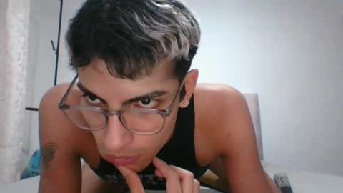 Axel  online show from December 2024 12:11:02 AM