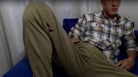 Axl online show from September 2025 12:01:02 AM