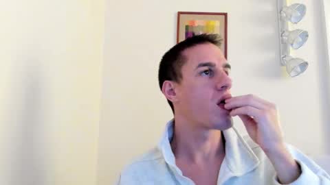 Axl online show from December 2025 10:52:02 AM