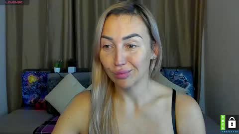 Jully online show from December 2025 06:24:02 PM