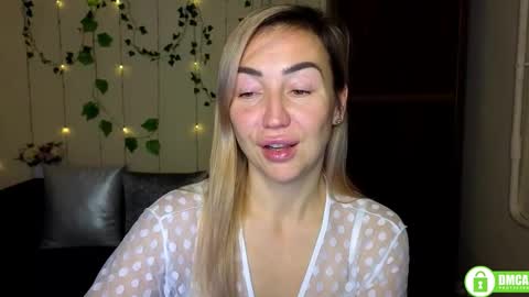 Jully online show from December 2025 06:49:01 PM