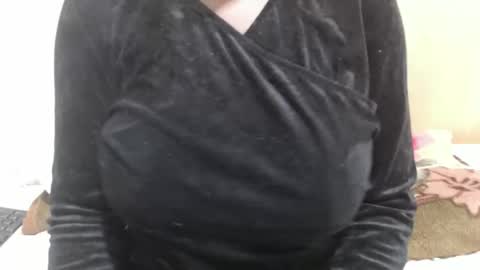 Ayie online show from November 2025 10:03:01 AM