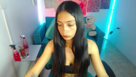 aylanny_m online show from November 2025 04:27:01 PM