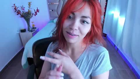 Aylin online show from November 2025 02:20:01 PM