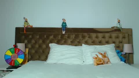 Aylin online show from December 2025 03:56:01 AM