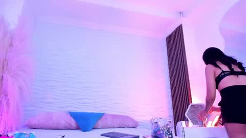 aylinlove_ online show from June 2026 12:03:02 PM