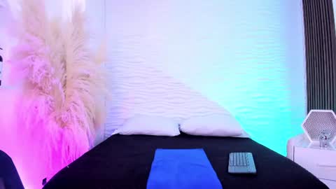 aylinlove_ online show from June 2026 11:58:01 AM