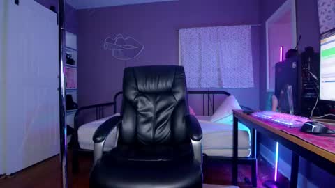 Snapshot of aynmarie chatting on February 2025 10:43:02 PM mia rand online show from February 2025 10:43:02 PM