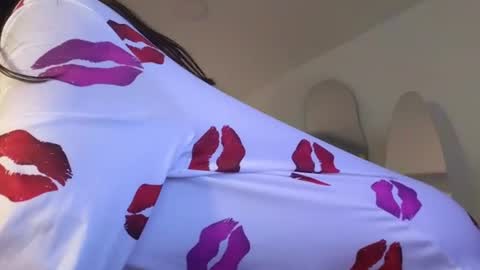 Snapshot of azaleia_ chatting on June 2026 04:04:02 AM azaleia_ online show from June 2026 04:04:02 AM
