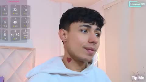 aziel_tay online show from October 2025 11:43:01 AM