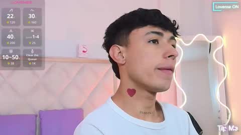 aziel_tay online show from October 2025 11:33:02 AM