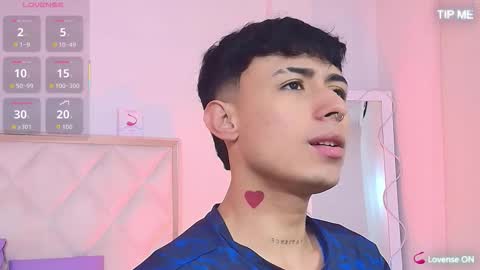 aziel_tay online show from October 2025 11:33:02 AM
