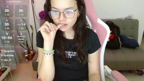 Azu  online show from April 2026 01:42:02 AM