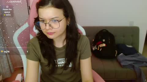 Azu  online show from April 2026 01:18:01 AM