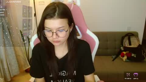 Snapshot of azu_chan chatting on July 2026 11:33:01 PM Azu online show from July 2026 11:33:01 PM