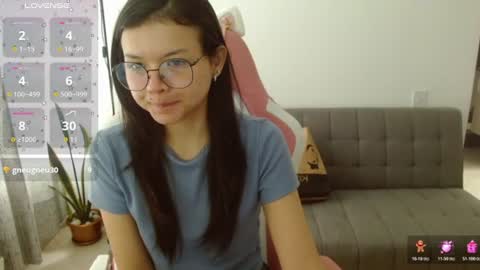Snapshot of azu_chan chatting on July 2026 02:12:01 PM Azu online show from July 2026 02:12:01 PM