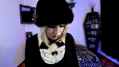 Snapshot of azu_moure chatting on October 2025 01:31:02 PM Azu Moure online show from October 2025 01:31:02 PM