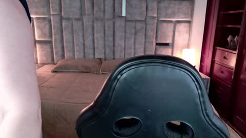 Snapshot of azul_veraa chatting on April 2026 12:27:02 PM Azul online show from April 2026 12:27:02 PM