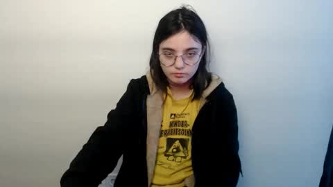 azumi_chan_ online show from February 2026 01:04:02 PM