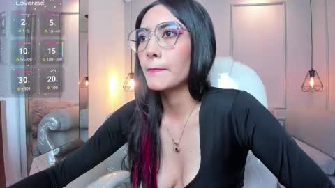 Azura online show from November 2025 07:24:01 PM