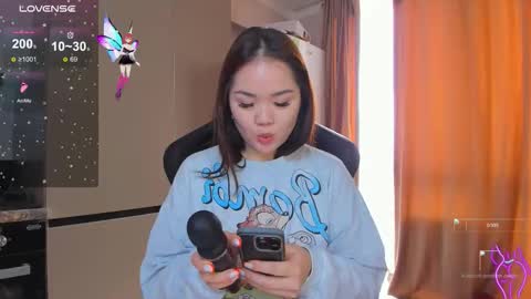 azure_moon online show from November 2025 09:17:02 AM