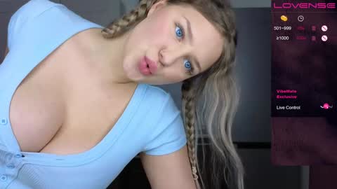 Bella Wooowww online show from December 2024 09:50:01 PM