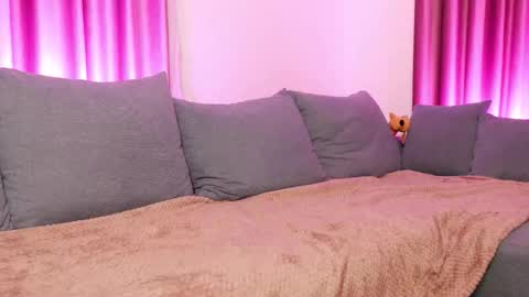 Alessia online show from November 2025 08:52:02 PM