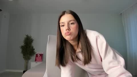 Monica online show from October 2025 12:52:02 AM