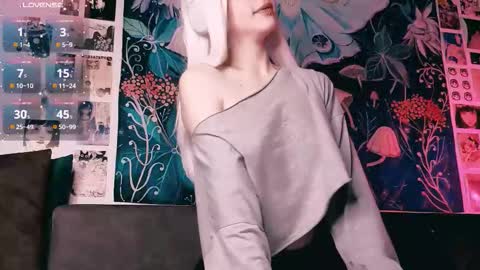 babe_moister online show from October 2025 05:50:01 AM