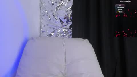 Queen B online show from October 2025 06:46:02 PM