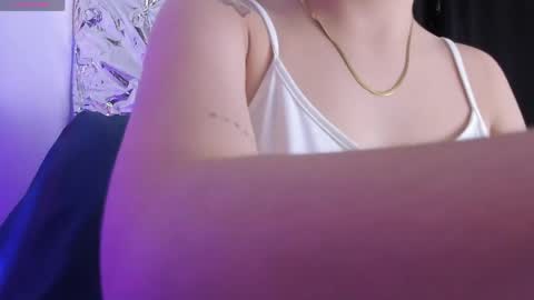 Queen B online show from April 2026 06:30:02 PM