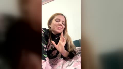 Snapshot of baby_blondee chatting on April 2026 03:37:01 PM Baby Blonde online show from April 2026 03:37:01 PM