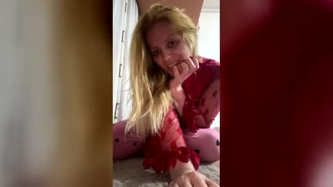 Snapshot of baby_blondee chatting on May 2026 08:49:02 PM Baby Blonde online show from May 2026 08:49:02 PM