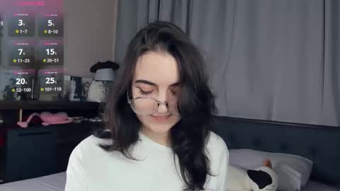 Emily online show from November 2025 07:07:01 AM