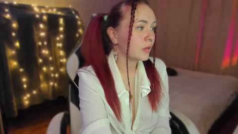 Heyy Im Kikuuu  Im so energetic  Catch my vibe online show from December 2024 08:40:02 PM