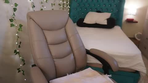 Snapshot of babyangiee chatting on December 2025 10:17:02 PM Instagram online show from December 2025 10:17:02 PM