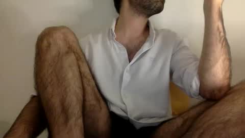 Tom A.    online show from October 2025 09:59:02 PM