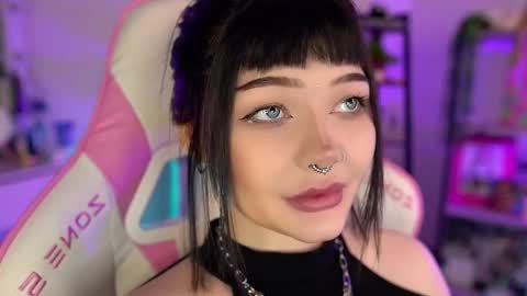 Nika online show from November 2025 04:09:02 PM