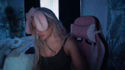 Snapshot of babysugarbunny chatting on November 2025 11:18:02 PM babysugarbunny online show from November 2025 11:18:02 PM