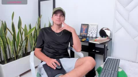 Snapshot of bad_boy_21_ chatting on February 2026 04:57:01 AM bad_boy_21_ online show from February 2026 04:57:01 AM