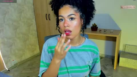 Snapshot of baddie_delaylaa chatting on May 2026 05:40:02 PM BADDIE DELAYLA online show from May 2026 05:40:02 PM
