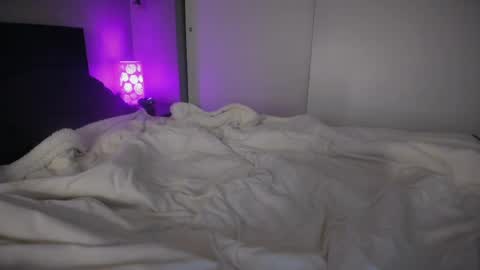 Snapshot of badgrljade chatting on May 2026 03:45:01 AM Jade online show from May 2026 03:45:01 AM