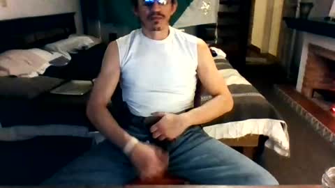 Snapshot of badhombremx chatting on July 2026 08:40:02 AM Mexican livin Off the Wall online show from July 2026 08:40:02 AM