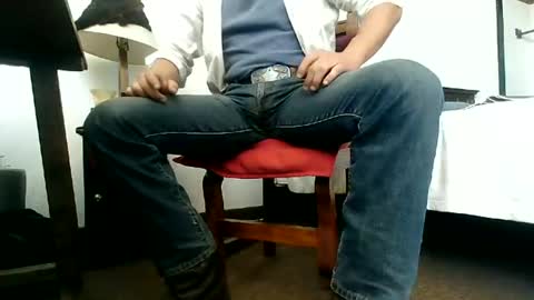 Snapshot of badhombremx chatting on July 2026 05:33:01 PM Mexican livin Off the Wall online show from July 2026 05:33:01 PM