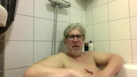 Snapshot of baggelina75 chatting on April 2026 08:00:02 PM baggelina75 online show from April 2026 08:00:02 PM