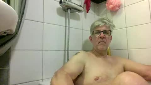 Snapshot of baggelina75 chatting on May 2026 07:11:02 PM baggelina75 online show from May 2026 07:11:02 PM