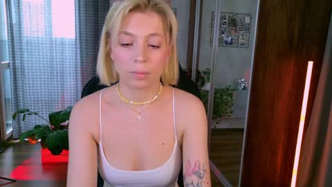 Snapshot of balerinacappuccino_ chatting on May 2026 03:34:01 AM Elly online show from May 2026 03:34:01 AM