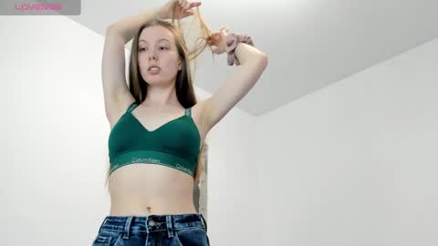 Snapshot of bam_bi chatting on April 2026 03:22:02 PM Kira online show from April 2026 03:22:02 PM