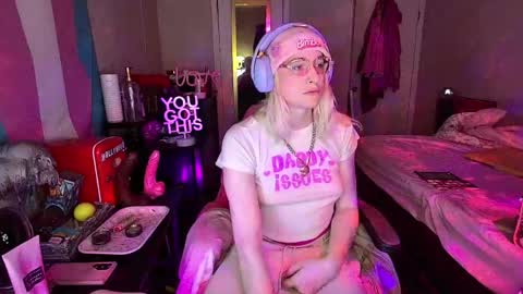 Snapshot of bambibimbosparkles chatting on April 2026 04:15:02 AM Bambi Sparkles TS online show from April 2026 04:15:02 AM